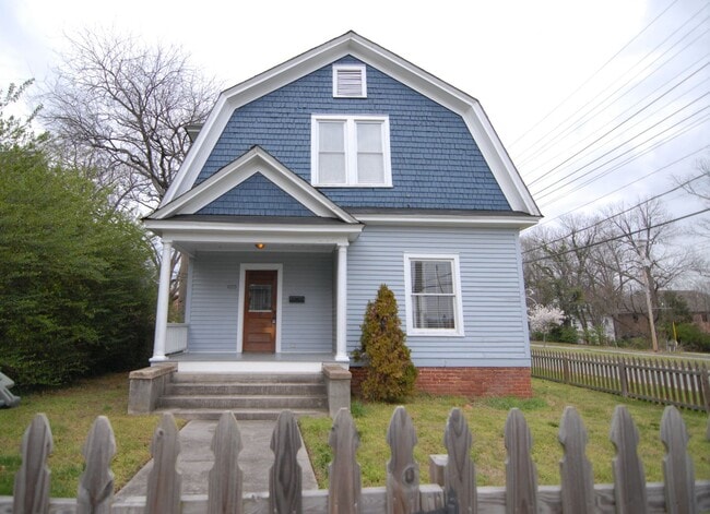 Building Photo - Charming Historical Renovated 3 bedroom 2 ...