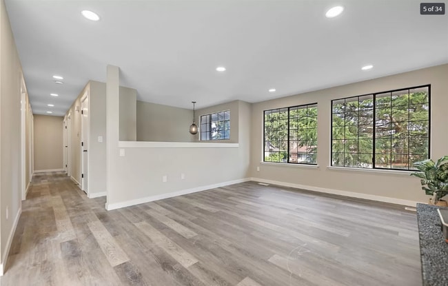 Building Photo - Spacious remodeled 4 Bedroom home availabl...