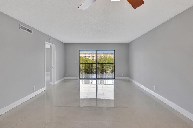 Foto del edificio - 2213 Cypress Island Dr