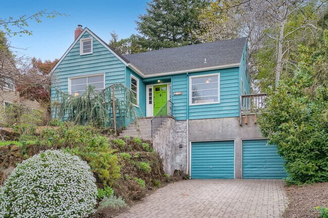Building Photo - 4030 NE 19th Ave