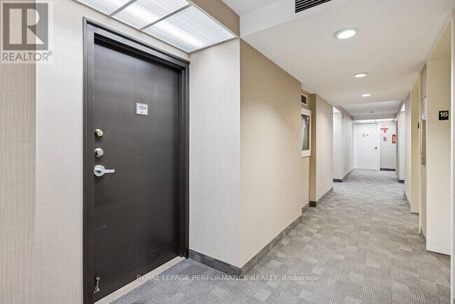 Building Photo - 475 Laurier Ave W