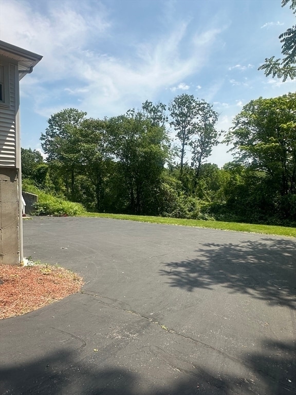 Building Photo - 585 Burncoat St