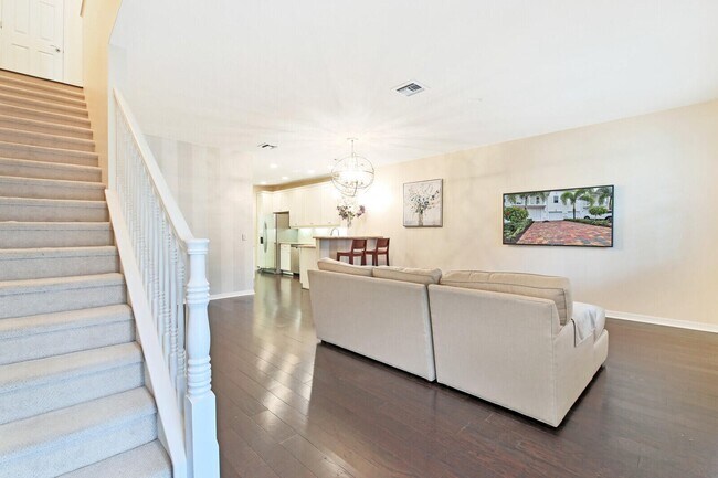 Building Photo - 1184 S Community Dr