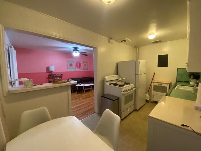 RINCÓN - COCINA - SALA DE ESTAR - 824 Pearl St