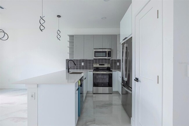 Building Photo - 2025 Barroso St