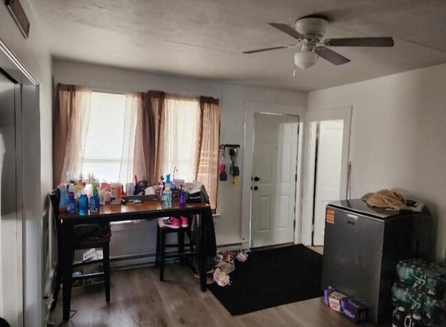 Building Photo - 412 Burgess St