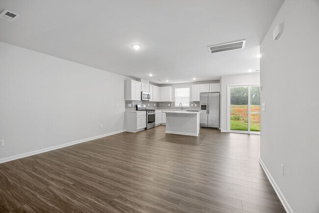Building Photo - Location Location; 3 BR, 2.5 BA home