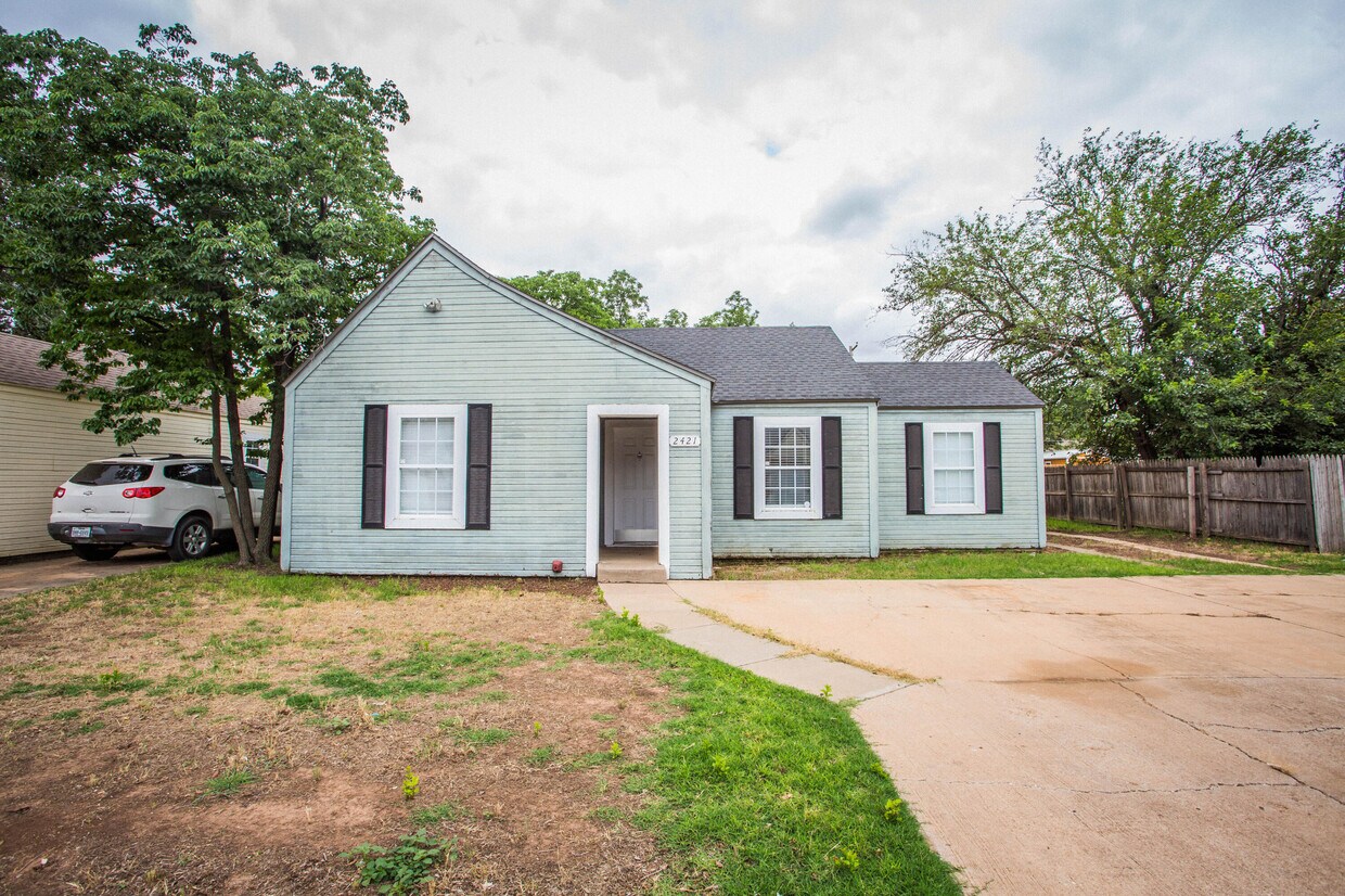 Primary Photo - 2421 25th St