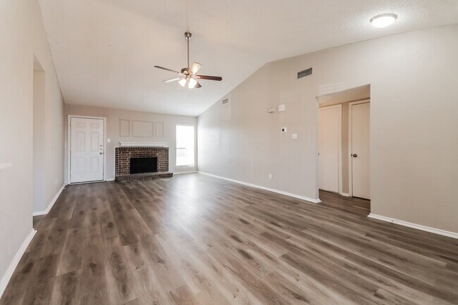 Building Photo - 707 Bryan Pl