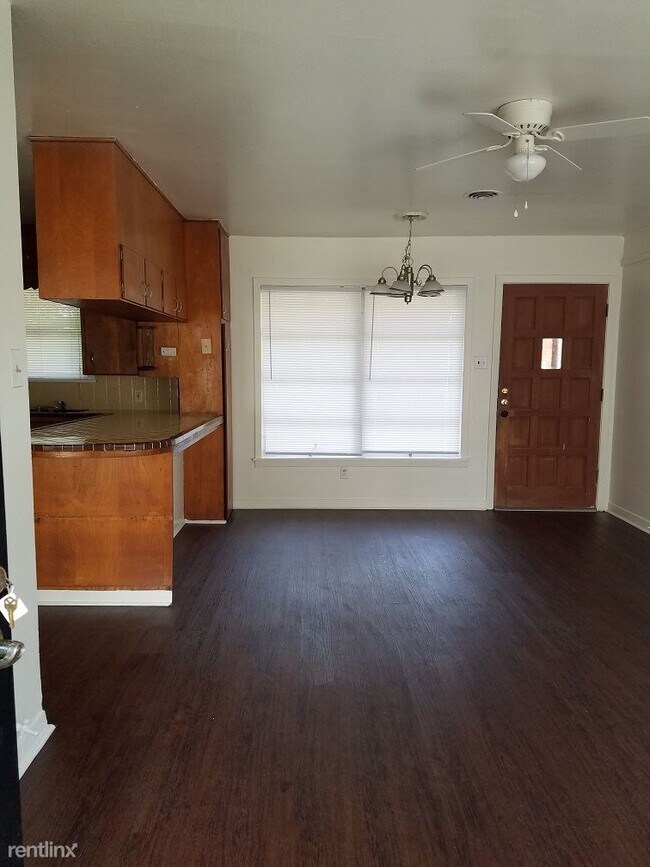 Building Photo - 3 br, 1.5 bath House - 1010 S Dexter Dr 10...