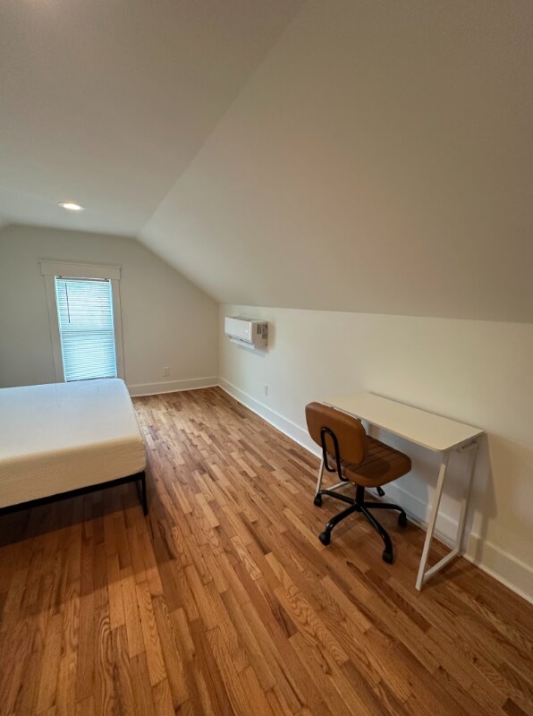 Foto del edificio - 1133 E Henry St