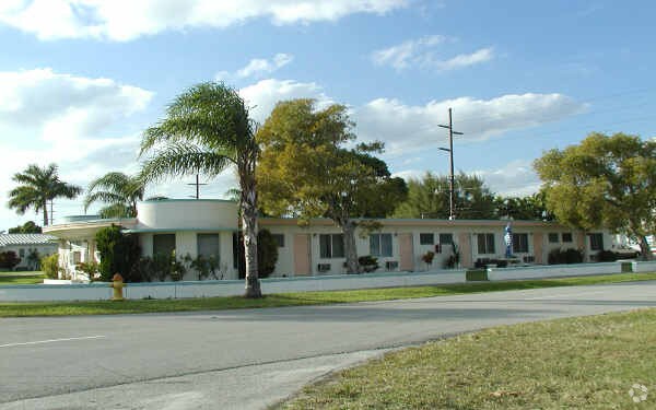 Primary Photo - 725 NE 7th St
