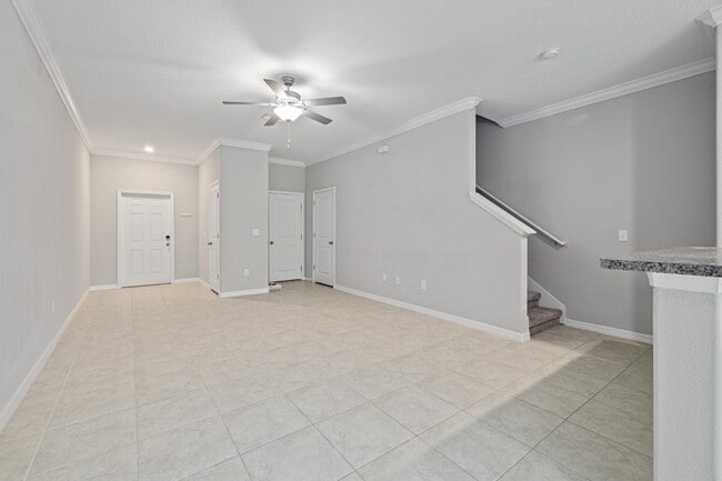 Building Photo - "Charming 3-Bed Sanctuary in Lutz with gre...