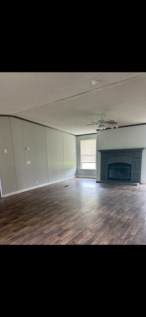 Foto del edificio - 3 bed 2 bath BEAUTIFUL ACREAGE, ALMOST 4 A...