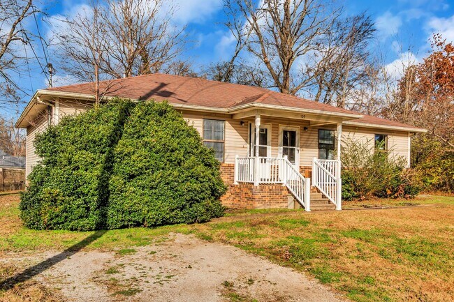 Building Photo - Two Bedroom Ranch Duplex in North Columbia (1/2 off first months rent)!