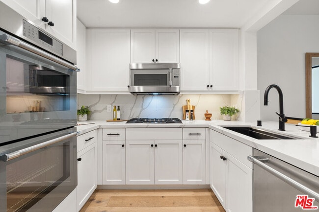 Building Photo - 5625 Crescent Park W
