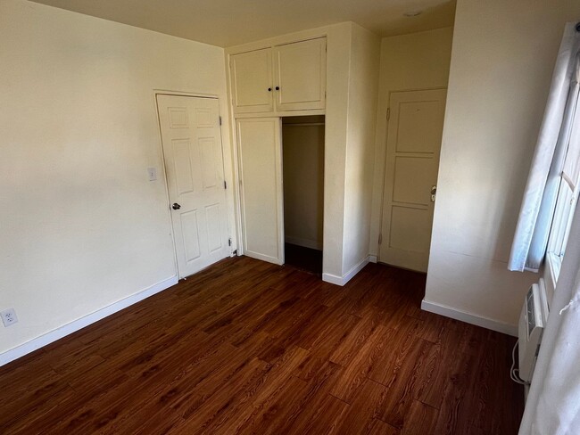 Building Photo - Oregon St. Triplex