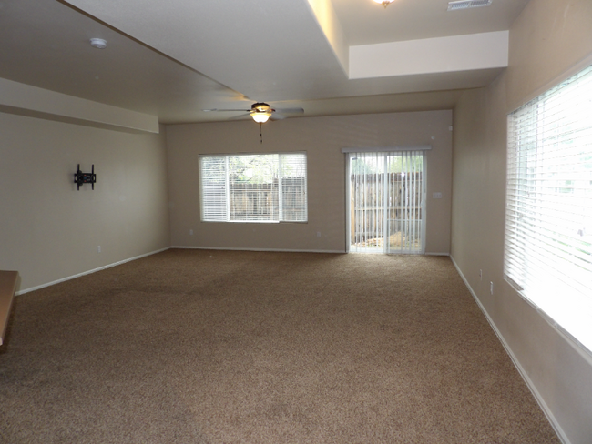 Building Photo - 802 Red Thistle View