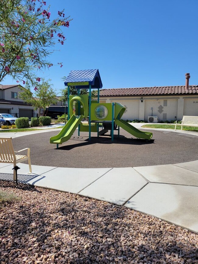 Building Photo - Beautiful 2 story with Roof Top Deck