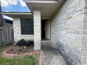 Building Photo - 1209 Armadillo Rd