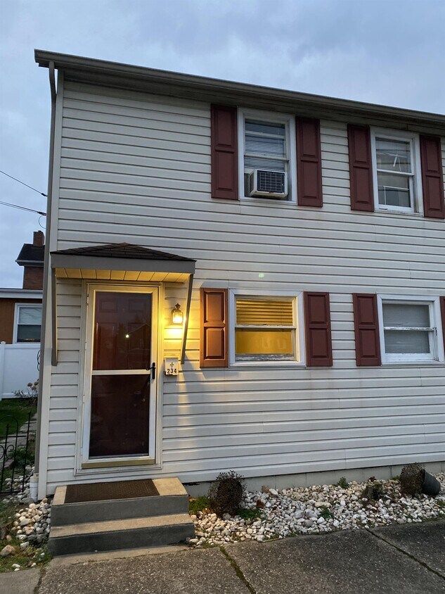 Primary Photo - 234 Hickman St