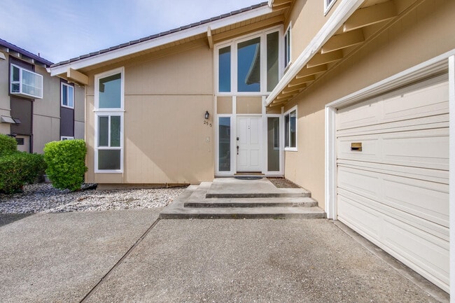 Building Photo - 255 Shearwater Is