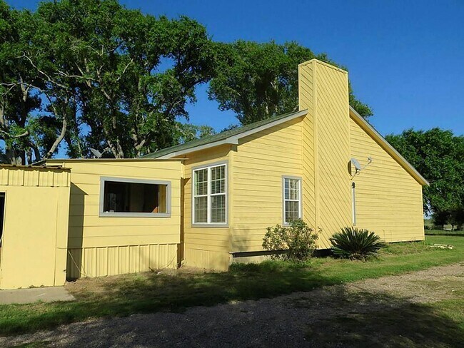 Building Photo - 25417 Hwy 6