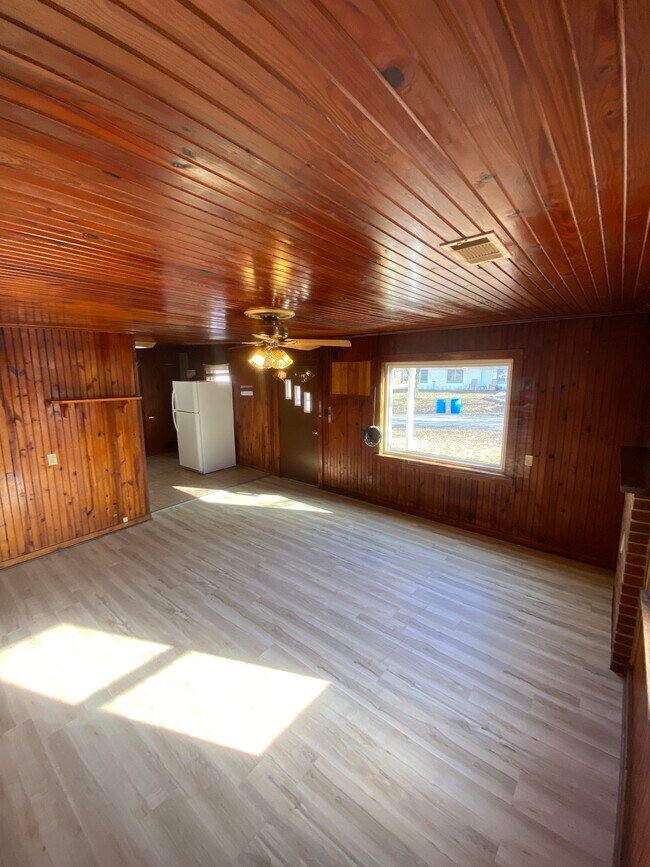 Building Photo - 211 N Cleveland Ave