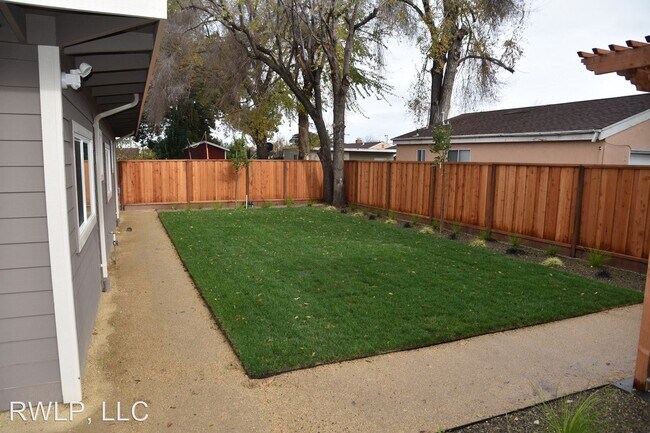 Foto del edificio - 3 br, 2 bath House - 1110 Almanor Avenue