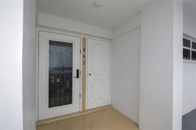 Foto del edificio - 1012 N Ocean Blvd