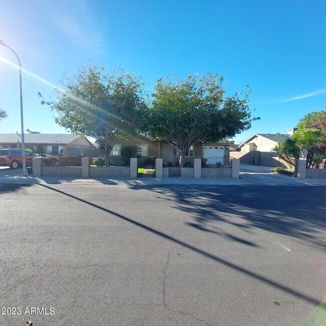 Building Photo - 1636 N 64th Dr