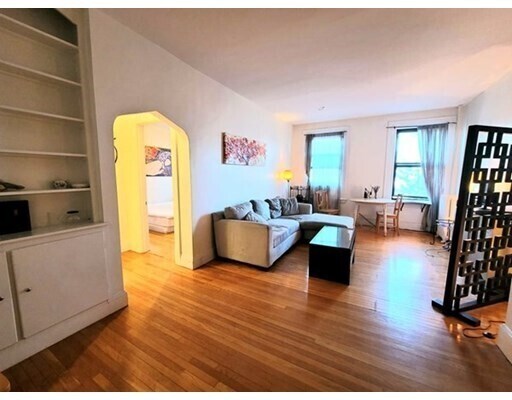 Foto del edificio - 1056 Beacon St