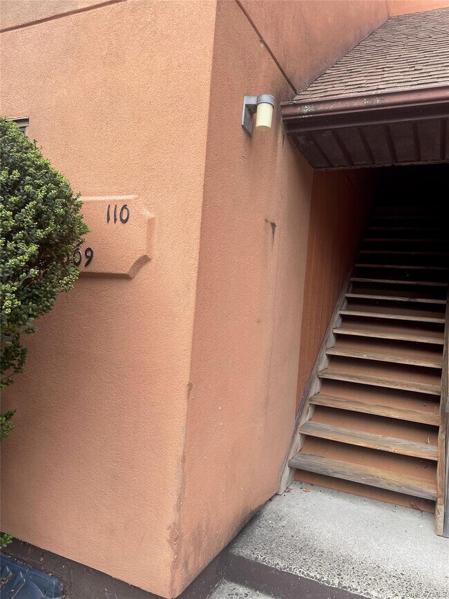 Foto del edificio - 110 Town Hill Condominium