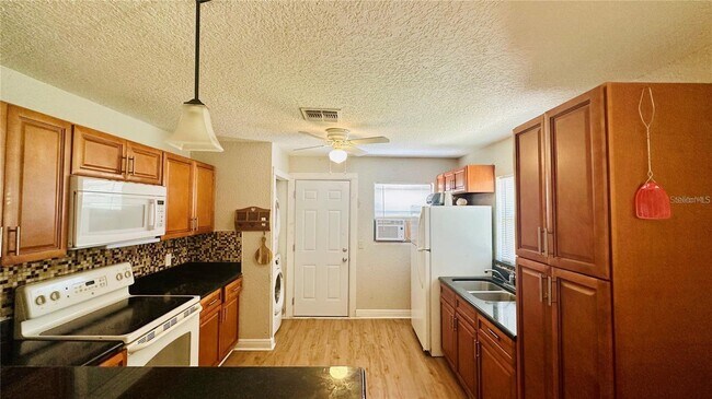 Foto del edificio - 850 E 19th St