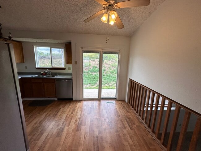Building Photo - 102 Comanche Ct