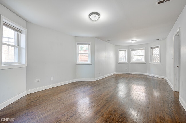 Foto del edificio - 4241 N Troy St