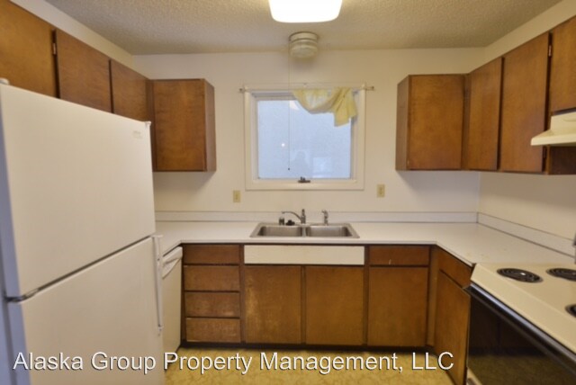 Building Photo - 1440 W 26th Ave