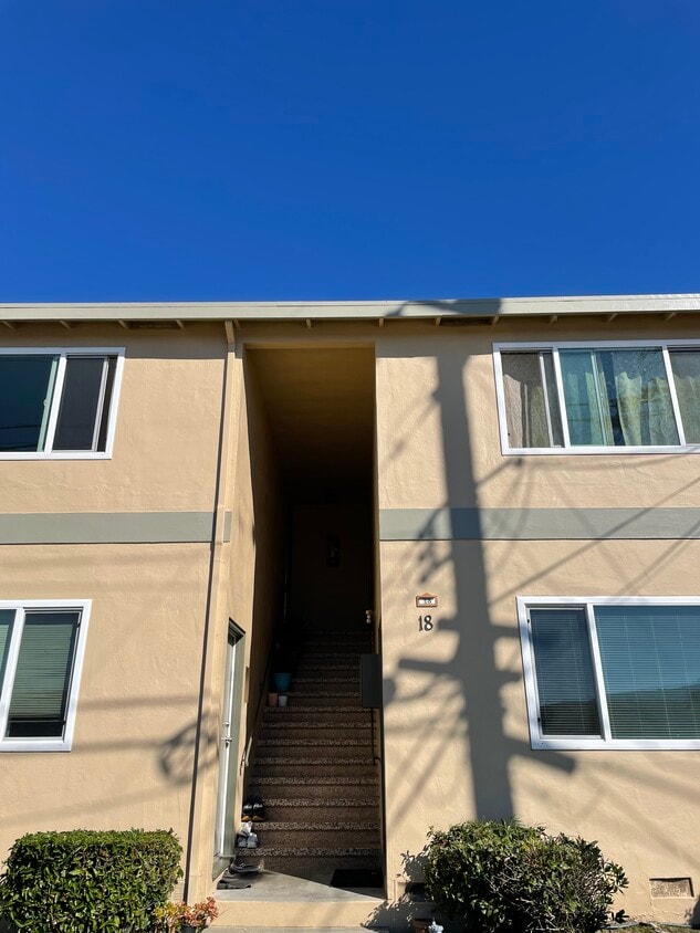 Primary Photo - 18 Linden Ave