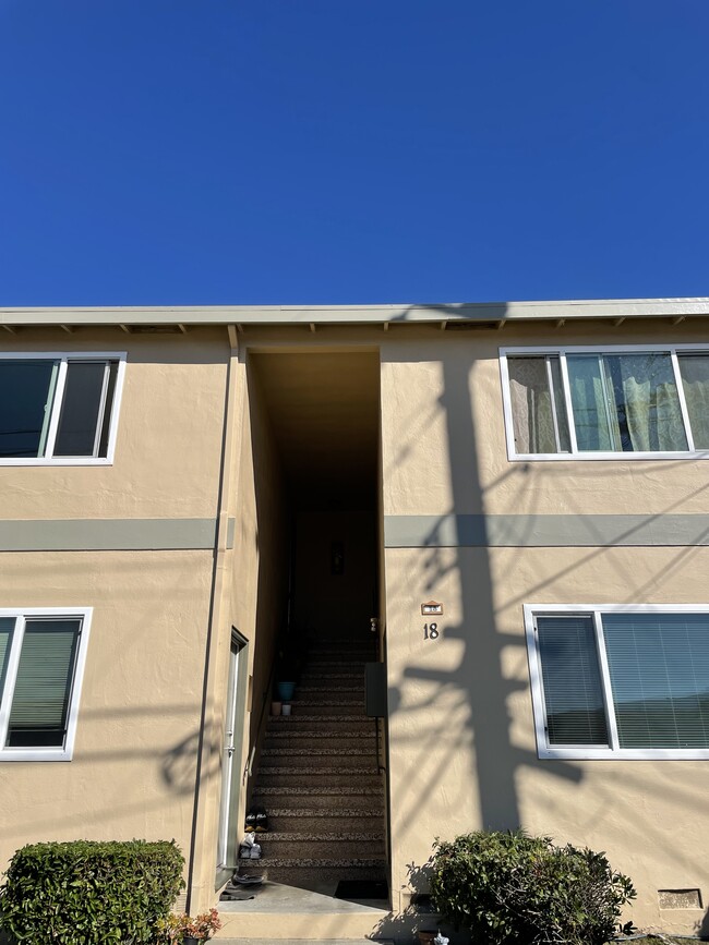 Building Photo - 18 Linden Ave