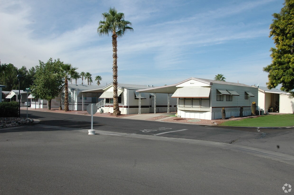 Paradise RV Resort Apartments in Sun City, AZ