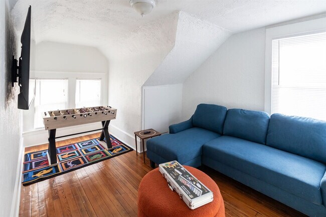 Foto del edificio - 1444 E 108th St