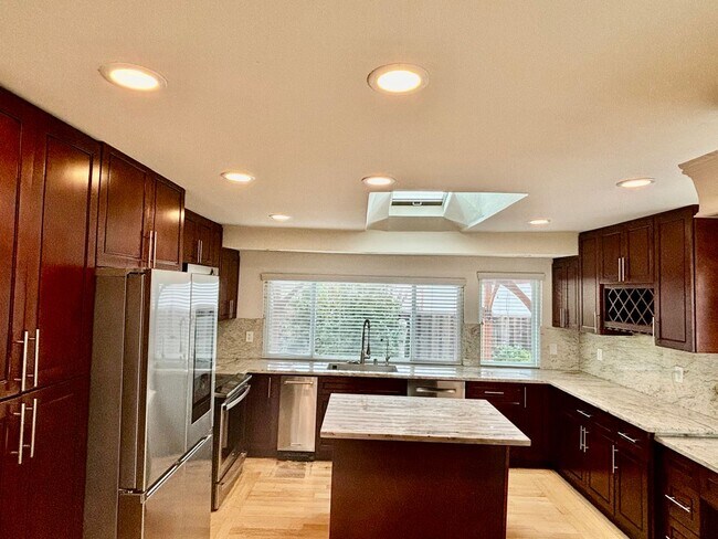 Foto del edificio - Outstanding Concord/Clayton Border- 5 bed 2.5 bath home with Pool and Hot-Tub and so much more!