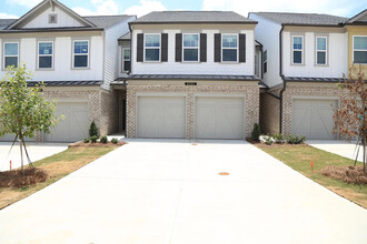 Building Photo - Room in Townhome on Thornton Dr