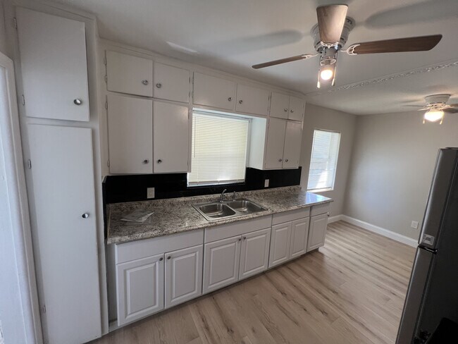 Foto del edificio - 1622 N J St