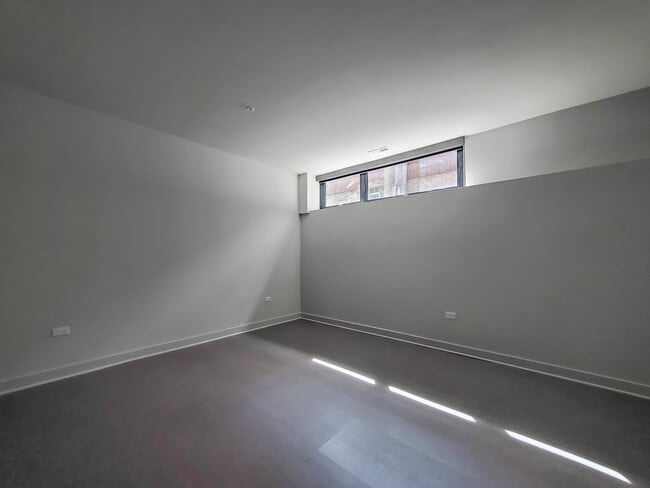 Building Photo - 818 N Wolcott Ave