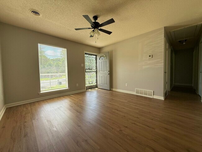 Building Photo - 4200 Clydesdale Dr