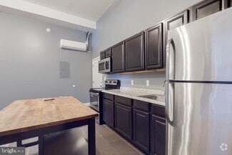 Building Photo - 507 N Paca St