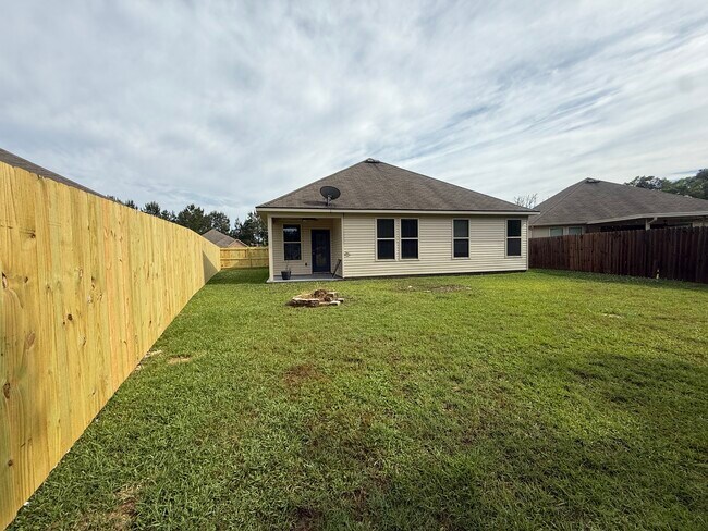 Building Photo - 23033 Isabella Dr