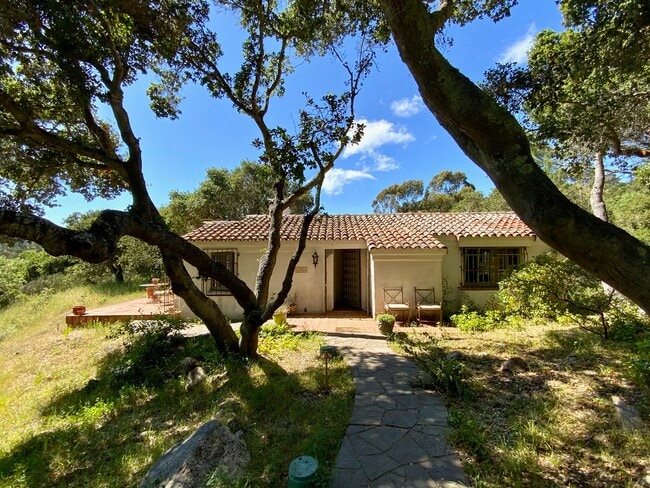 Building Photo - 17 Encina Dr