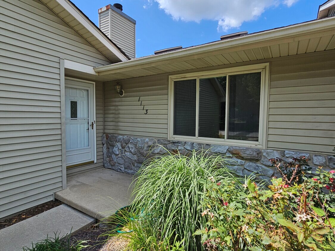Primary Photo - 1113 Community Dr